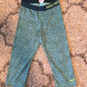 ❤️❤️ Nike Pro blue print workout pants ❤️❤️